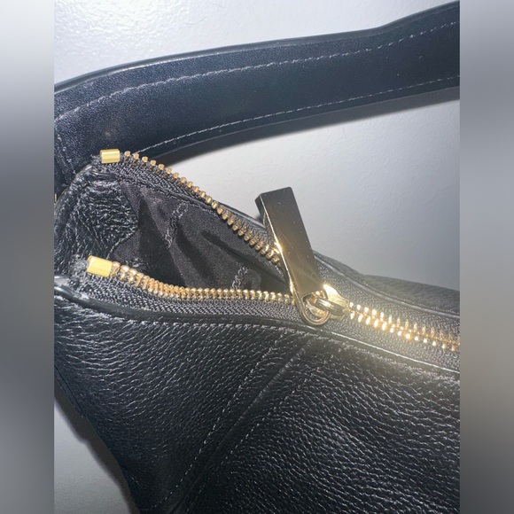 Michael Kors Black pebbled leather shoulder bag. - Picture 3 of 8